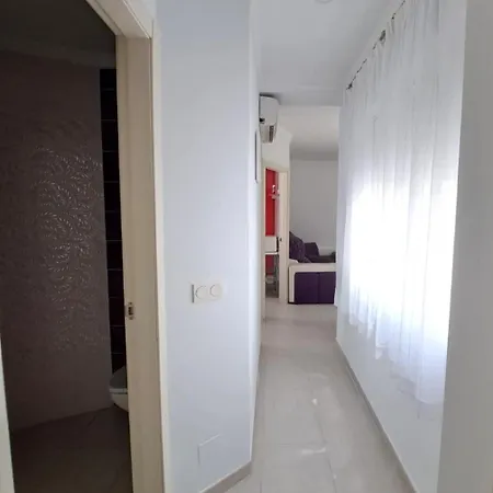 Apartman Lola2 *